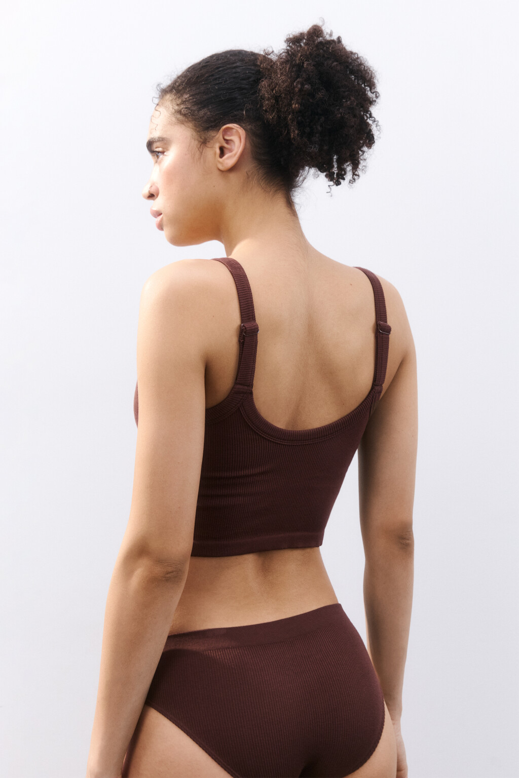 Майка-топ бесшовная в рубчик - цвет коричневый - 3