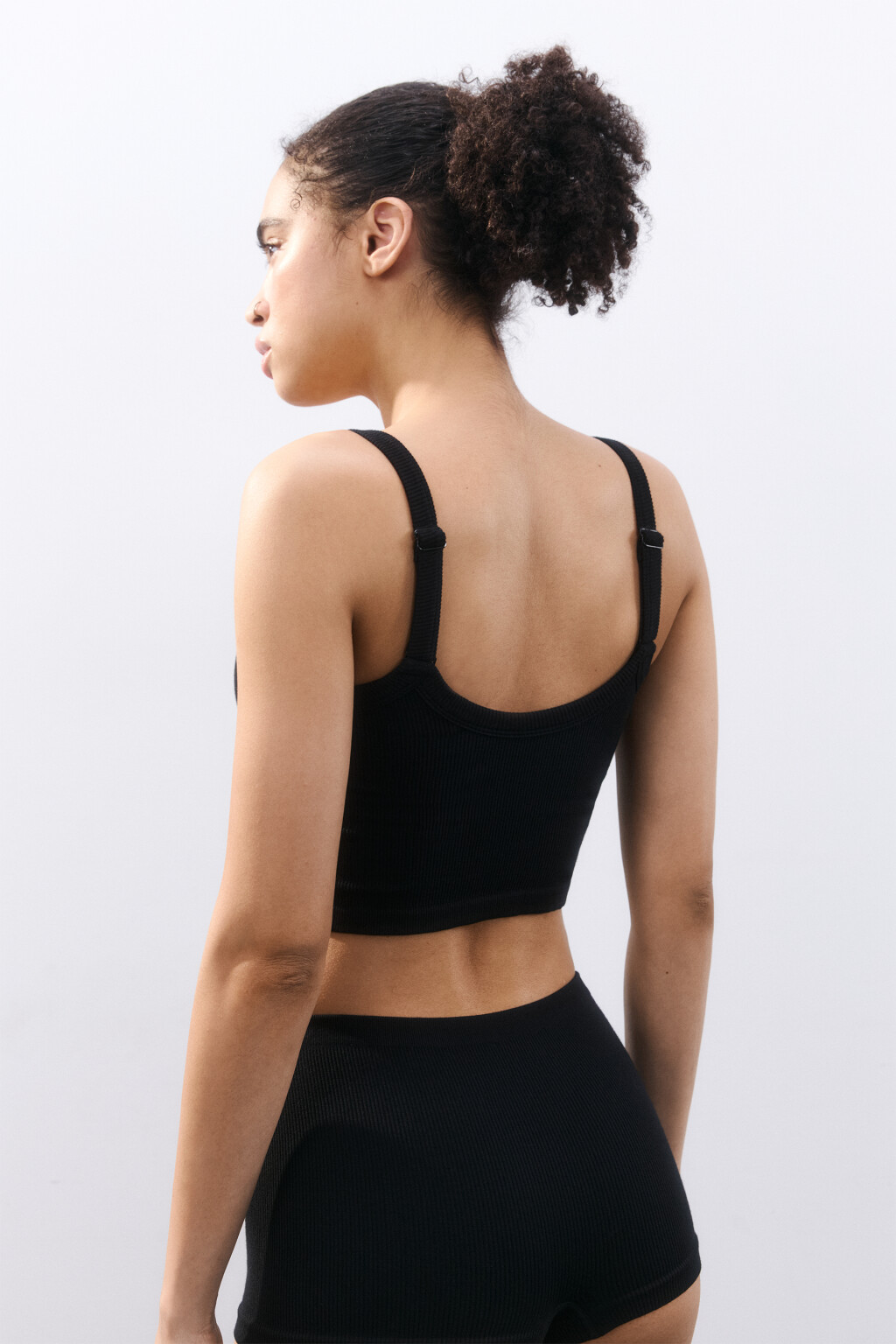 Майка-топ бесшовная в рубчик - цвет черный - 3