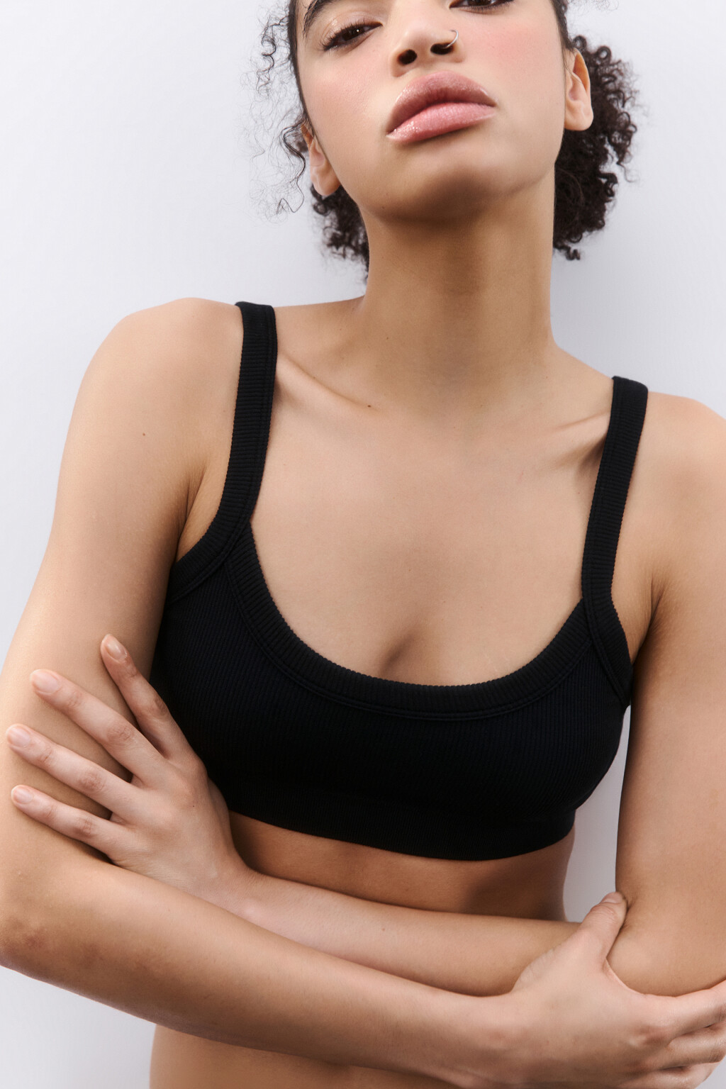 Бюстгальтер-топ бесшовный в рубчик - цвет черный - 1