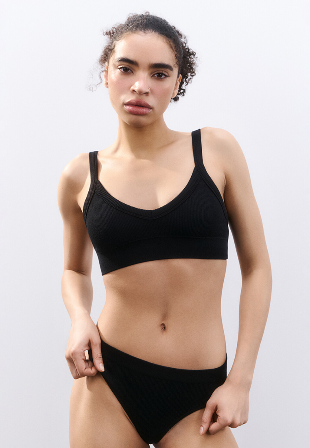 Бюстгальтер-топ бесшовный в рубчик - цвет черный - 7