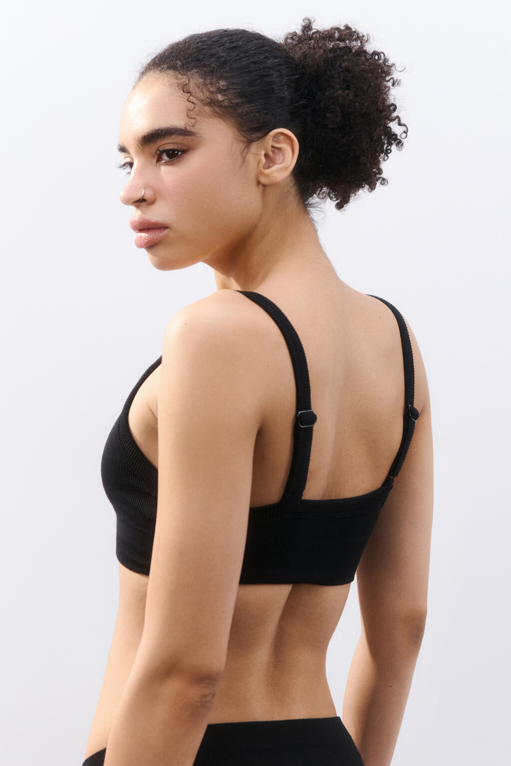 Бюстгальтер-топ бесшовный в рубчик - цвет черный - 3