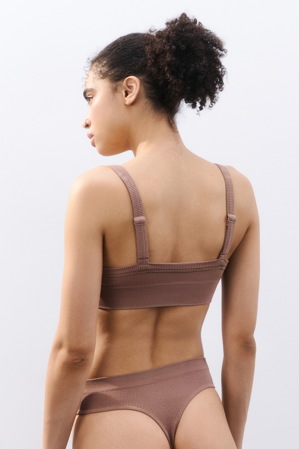 Бюстгальтер-топ бесшовный в рубчик - цвет коричневый - 3