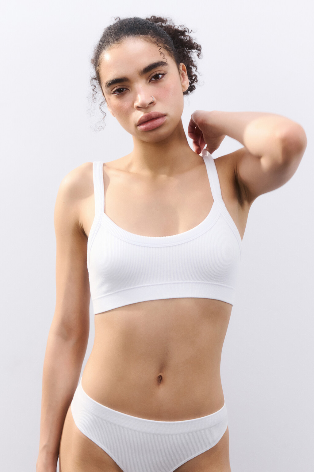 Бюстгальтер-топ бесшовный в рубчик - цвет белый - 3