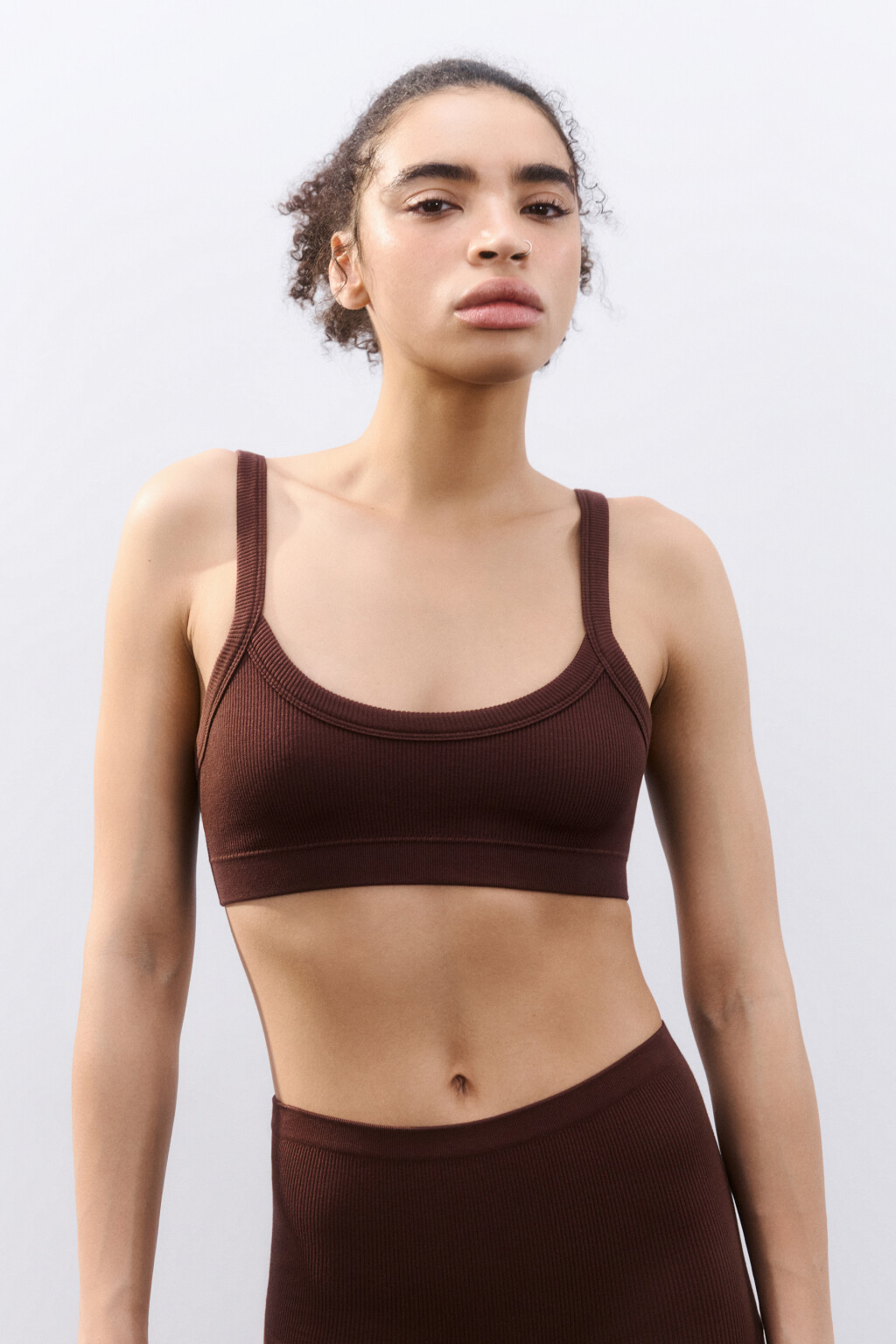 Бюстгальтер-топ бесшовный в рубчик - цвет коричневый - 2