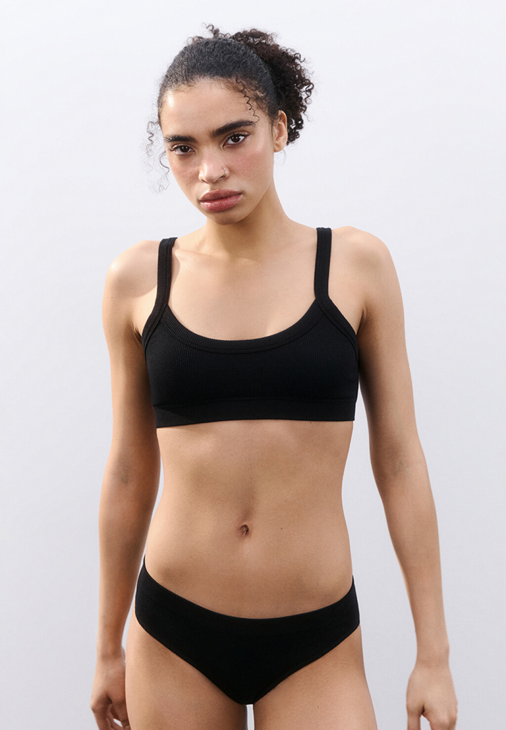 Бюстгальтер-топ бесшовный в рубчик - цвет черный - 7