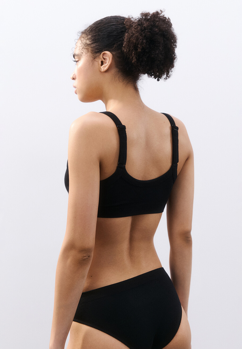 Бюстгальтер-топ бесшовный в рубчик - цвет черный - 8