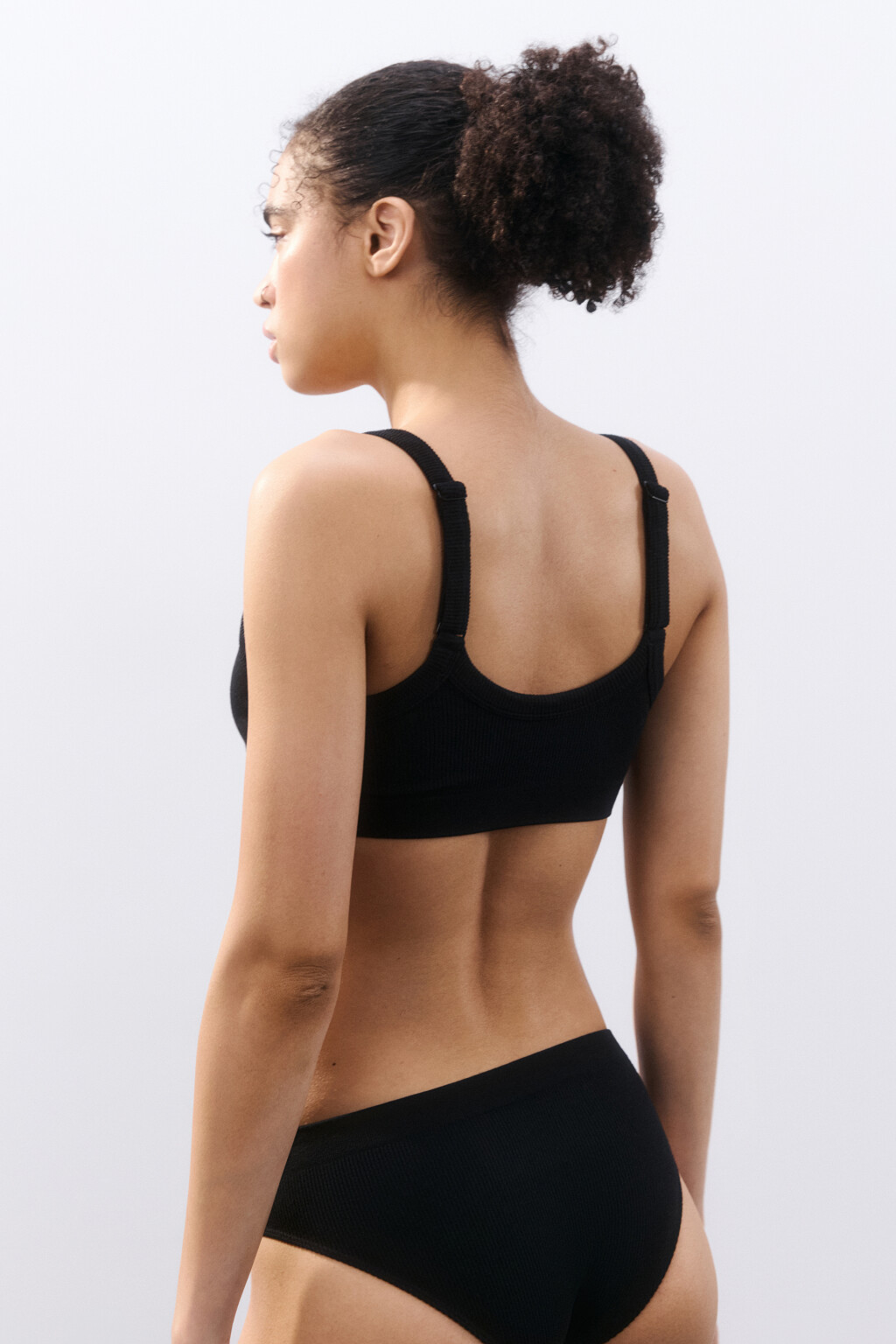 Бюстгальтер-топ бесшовный в рубчик - цвет черный - 3