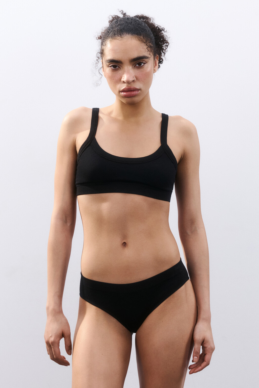 Бюстгальтер-топ бесшовный в рубчик - цвет черный - 4