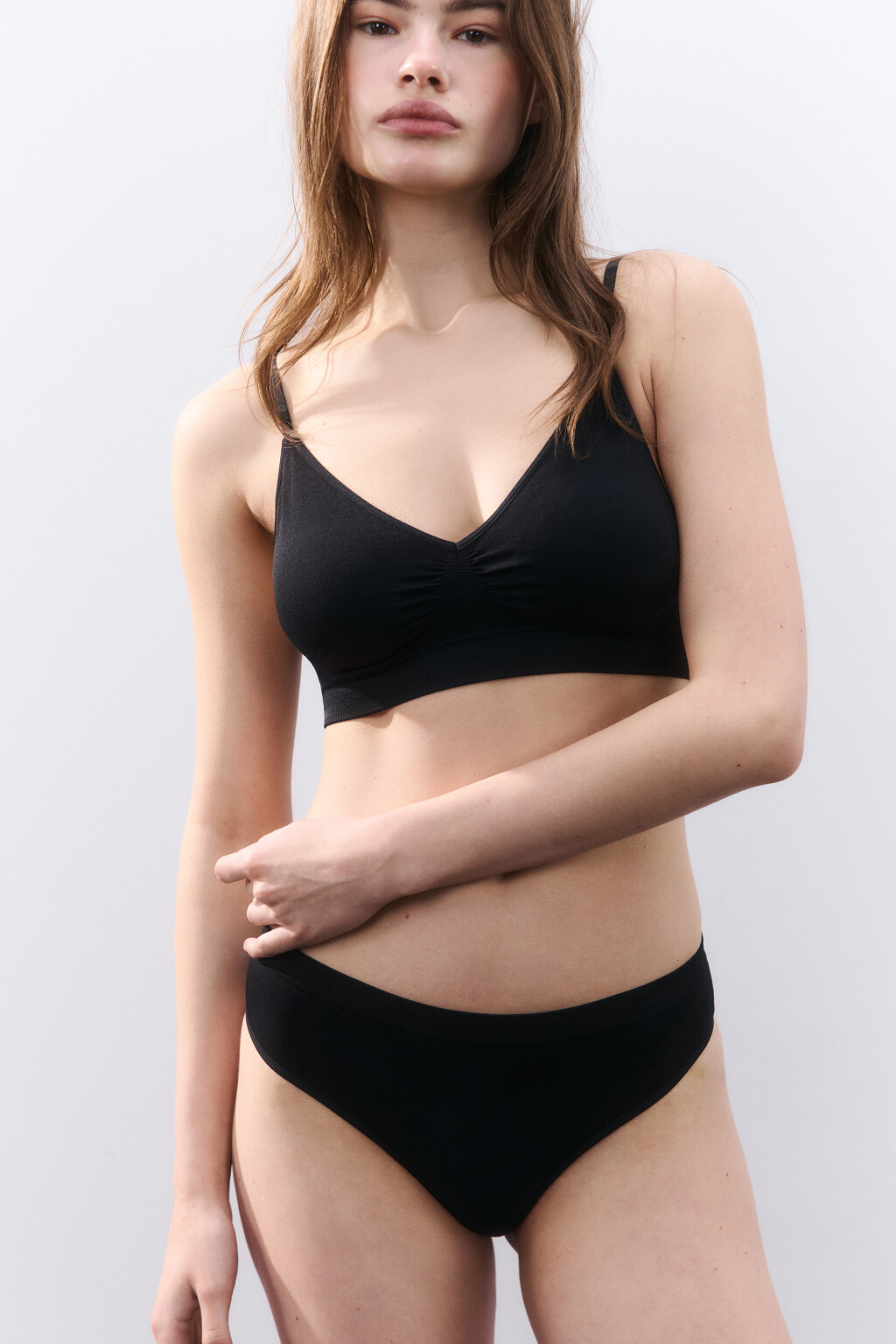 Бюстгальтер-топ бесшовный гладкий - цвет черный - 1