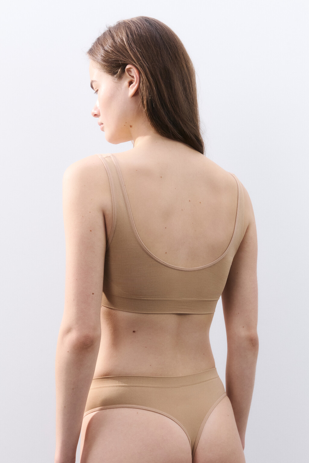 Бюстгальтер-топ бесшовный гладкий - цвет бежевый - 4