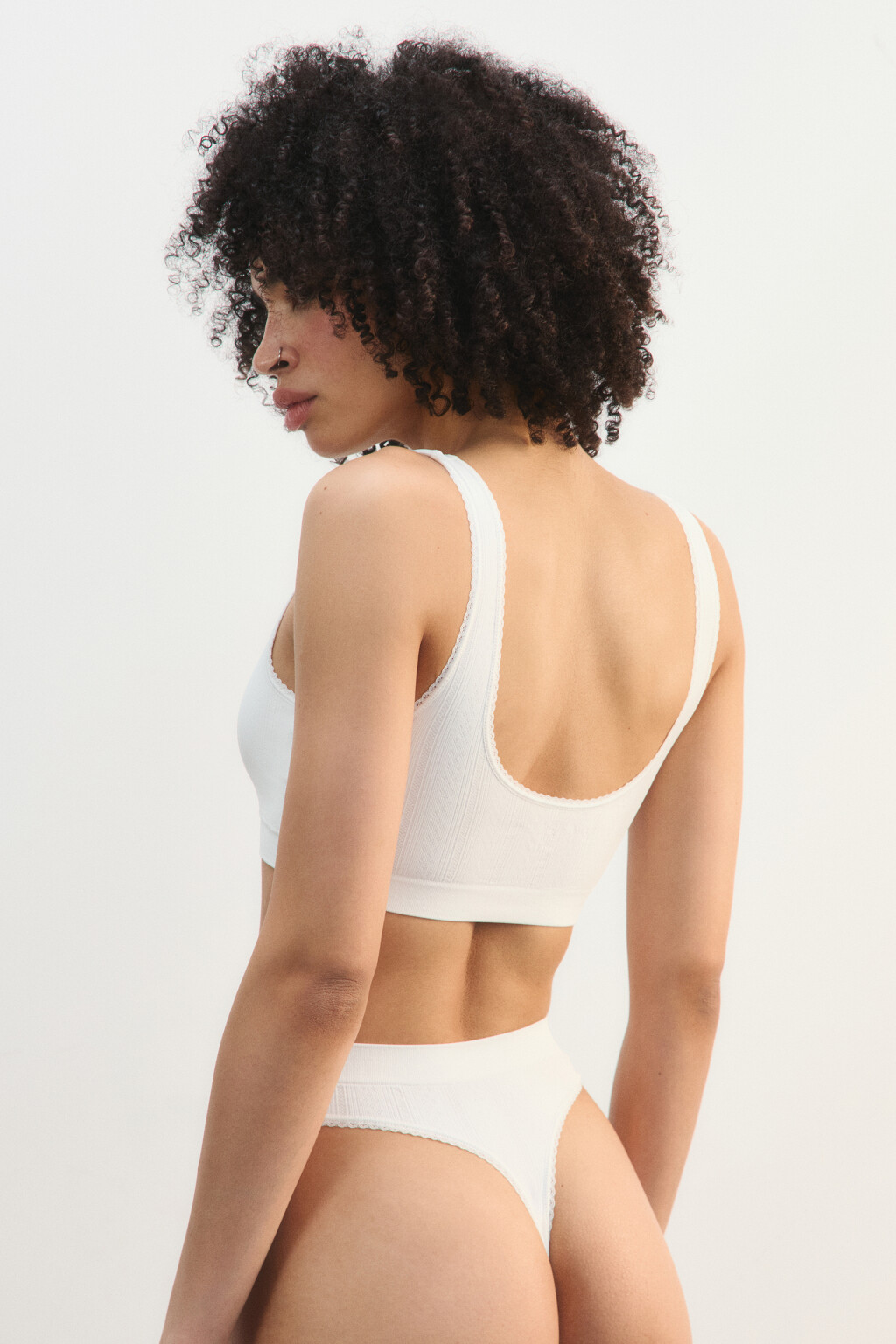 Бюстгальтер-топ бесшовный ажурный - цвет белый - 3