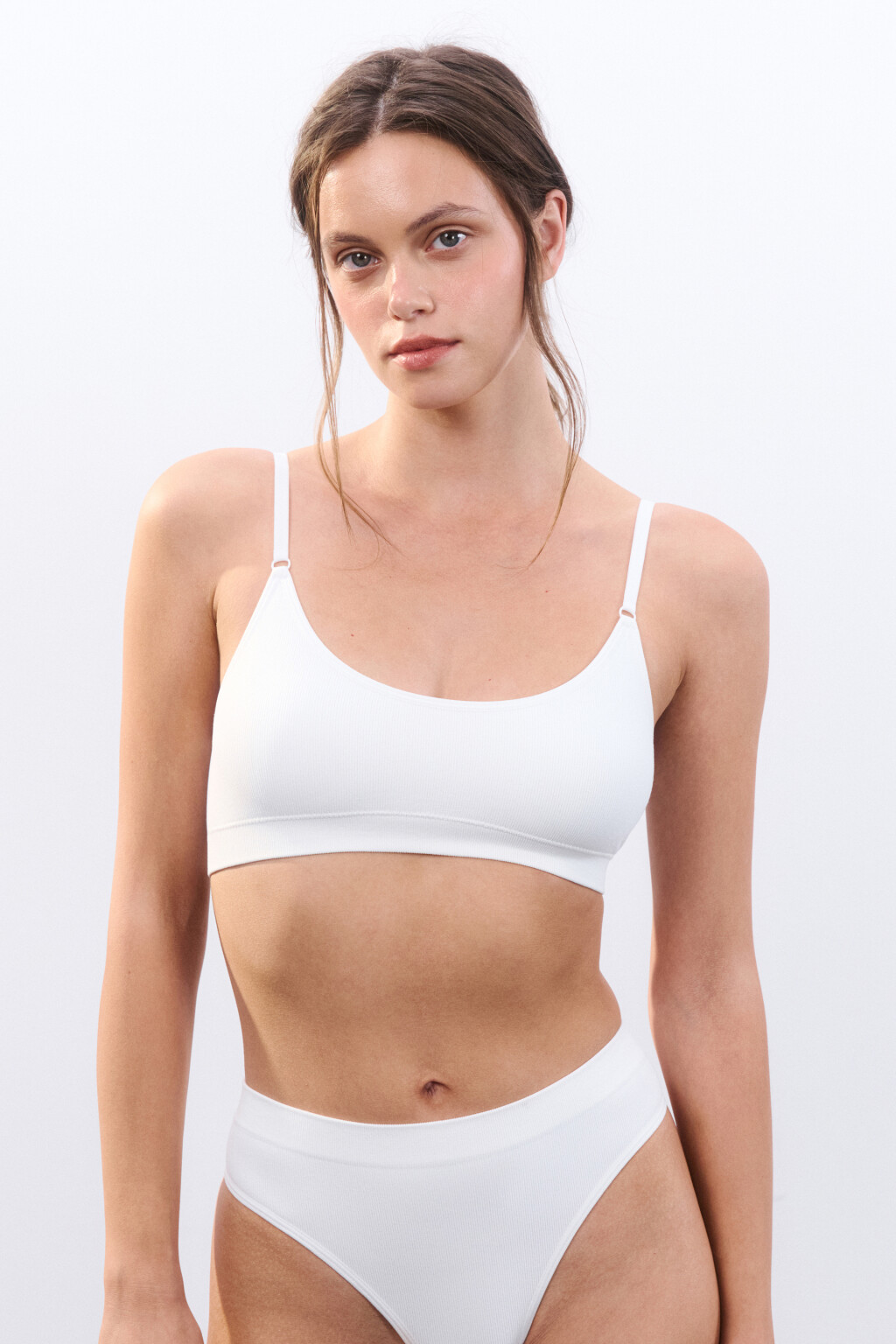 Бюстгальтер-топ бесшовный в рубчик - цвет белый - 2