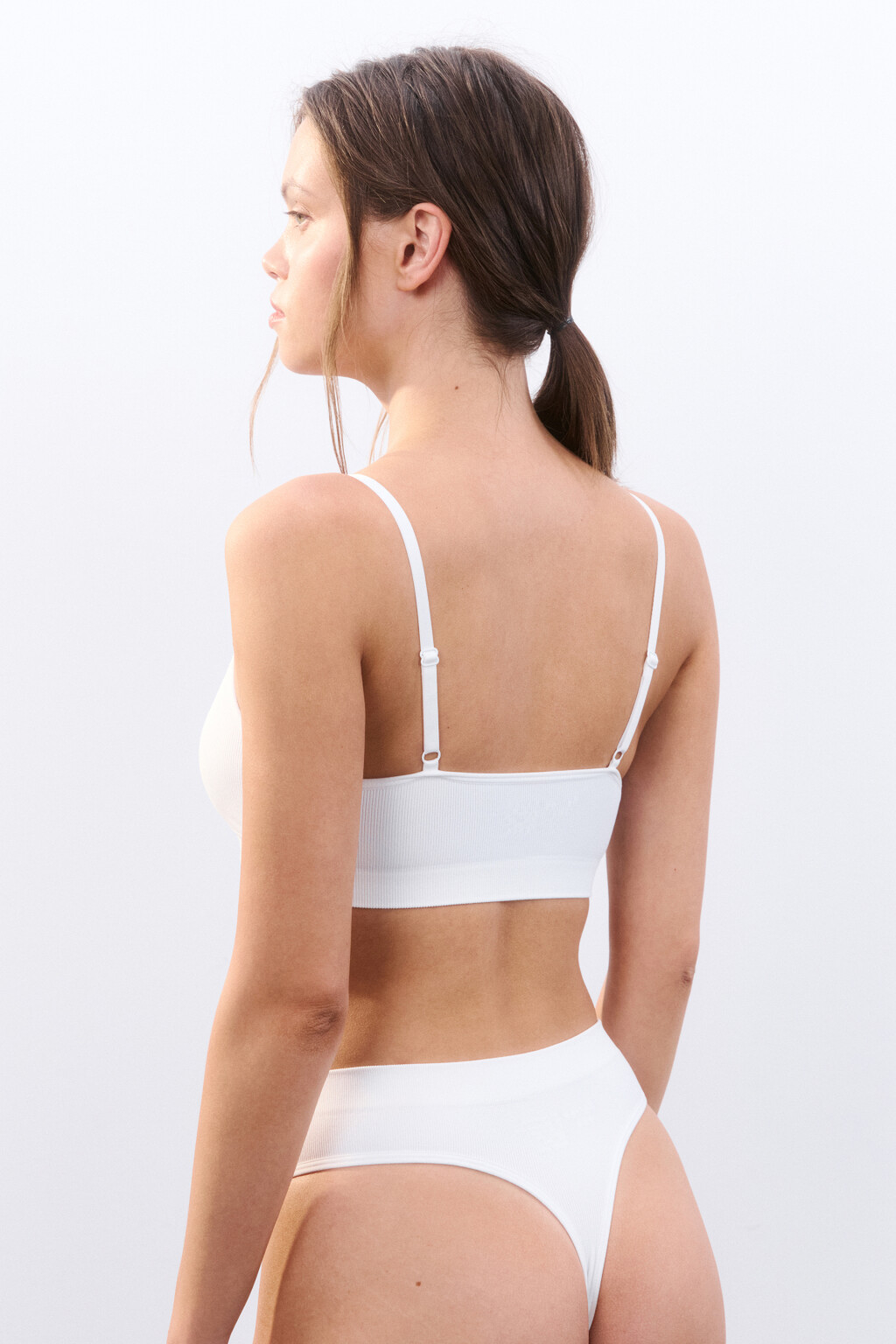 Бюстгальтер-топ бесшовный в рубчик - цвет белый - 3