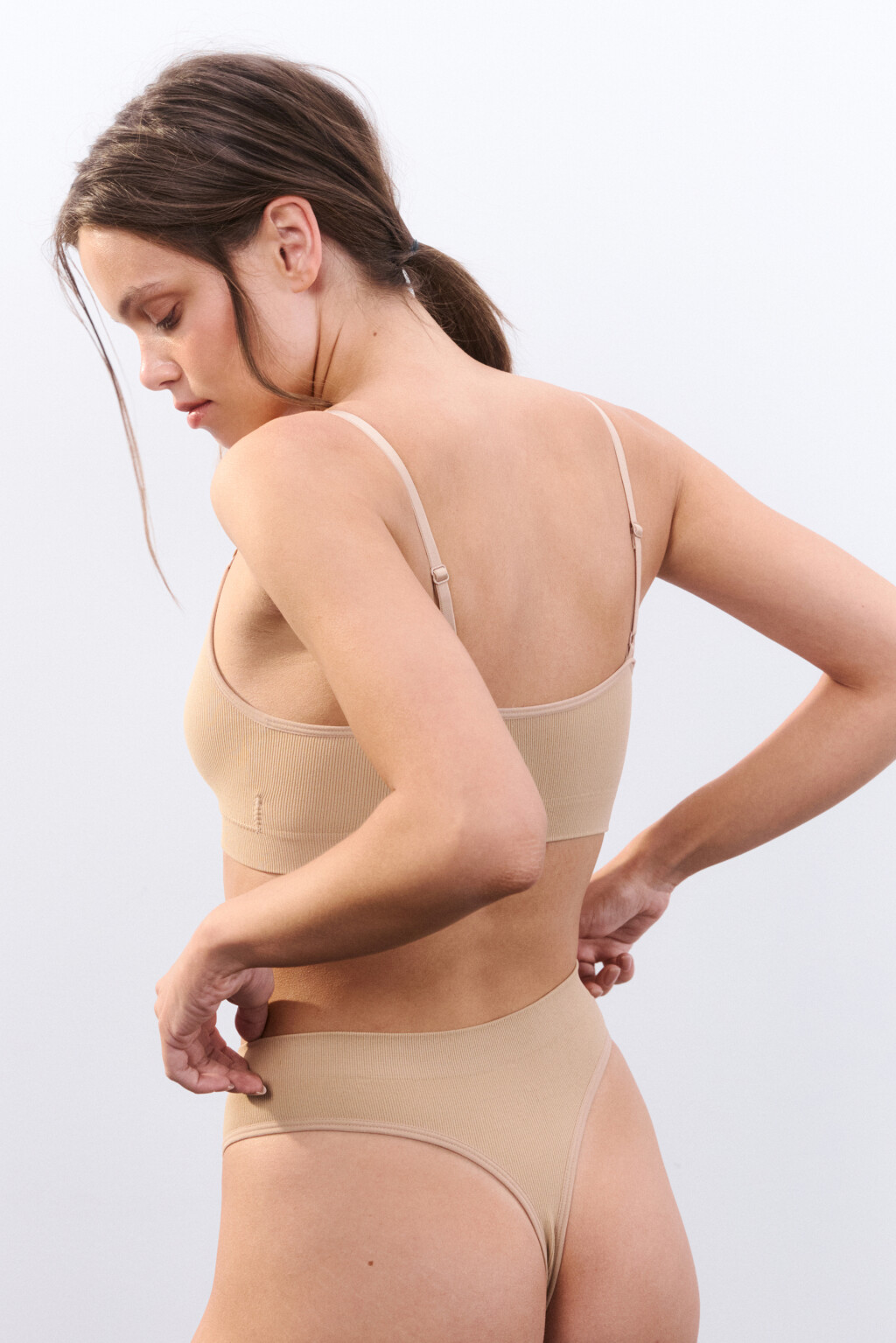 Бюстгальтер-топ бесшовный в рубчик - цвет бежевый - 3