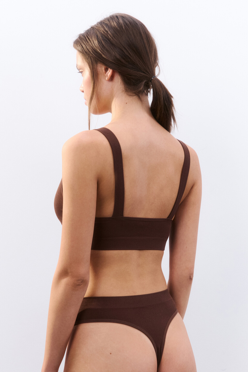Бюстгальтер-топ бесшовный в рубчик - цвет коричневый - 3