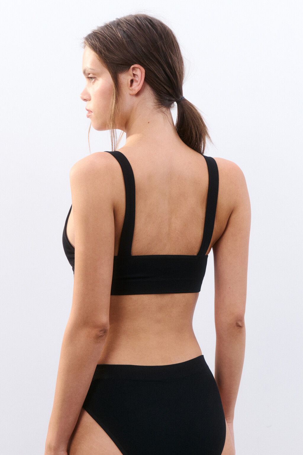 Бюстгальтер-топ бесшовный в рубчик - цвет черный - 3