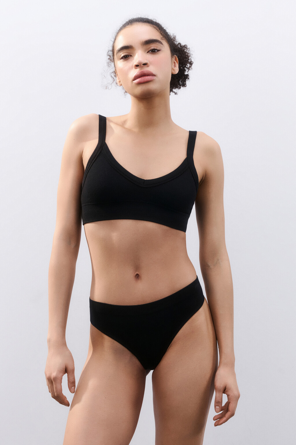 Трусы-слипы бесшовные в рубчик - цвет черный - 4