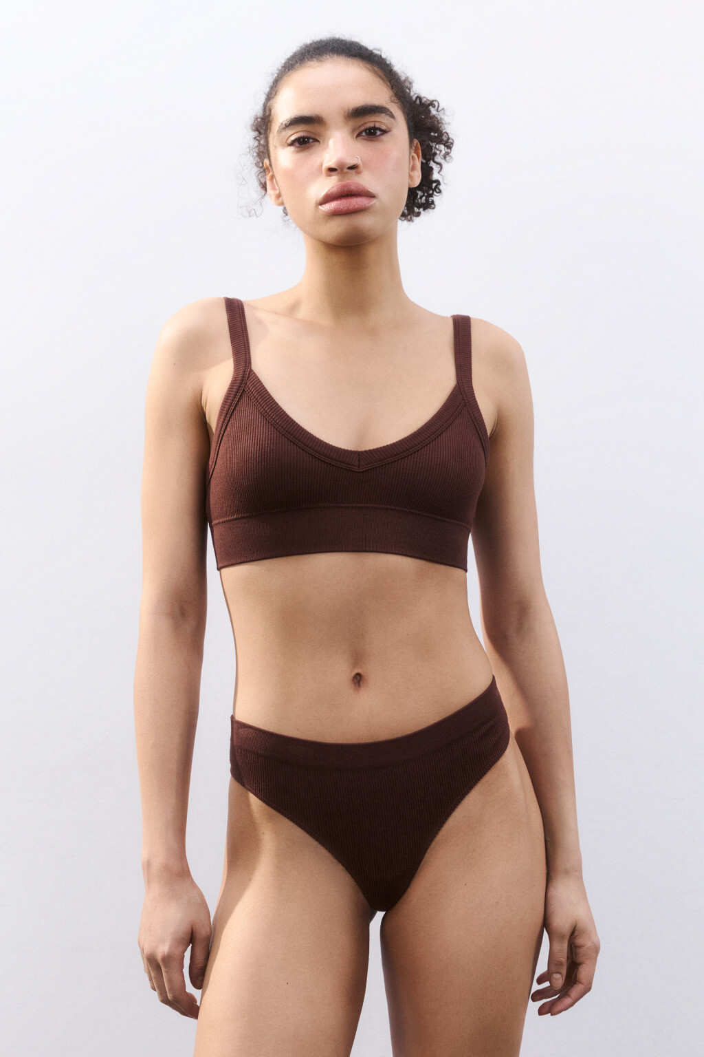 Трусы-танга бесшовные в рубчик - цвет коричневый - 5