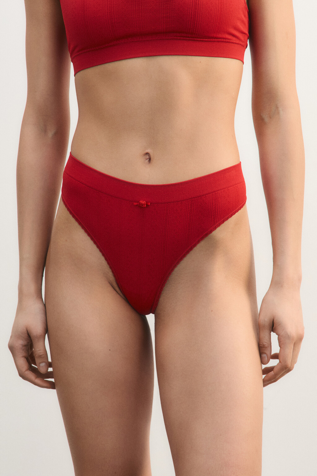 Трусы-стринги бесшовные ажурные - цвет красный - 2