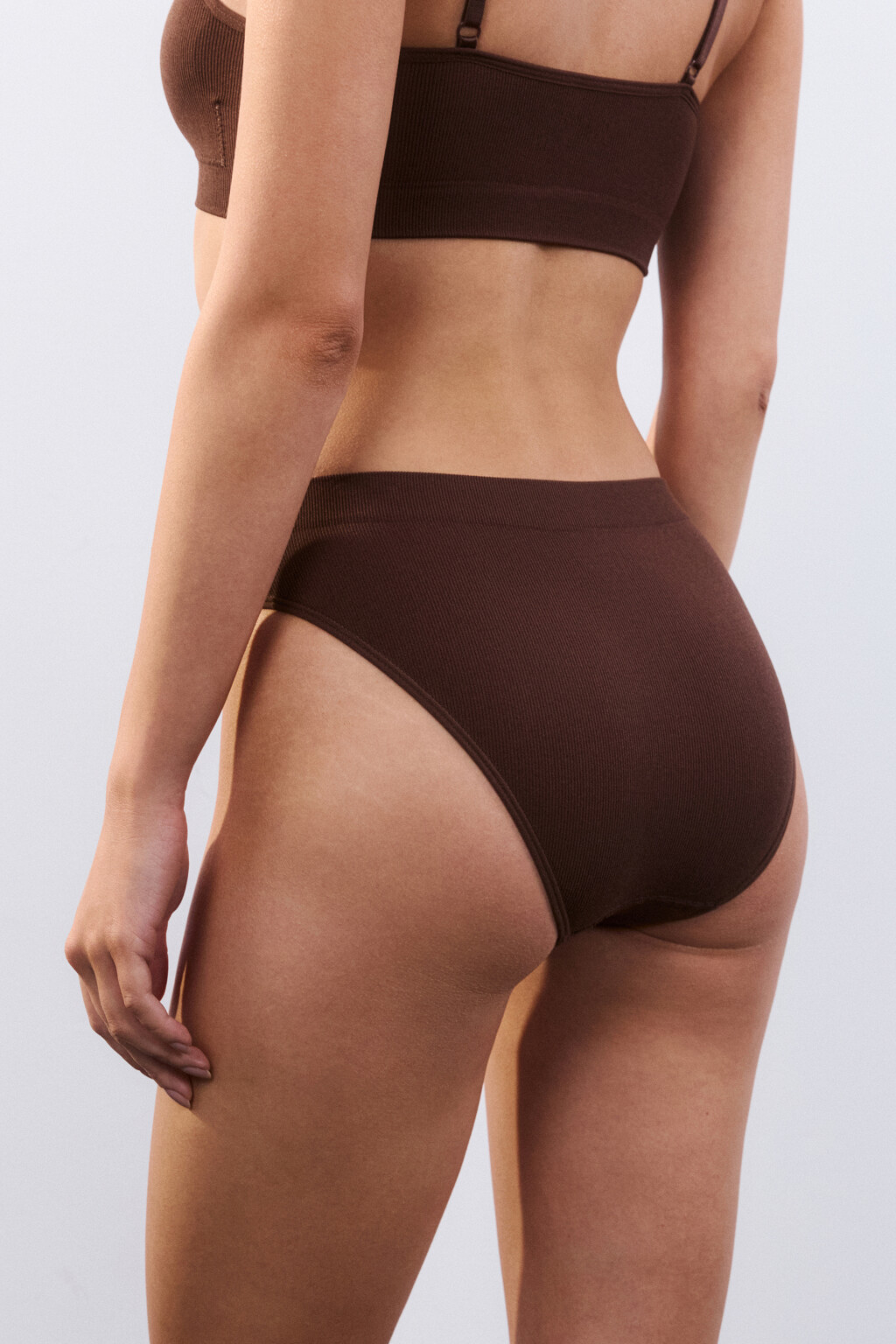 Трусы-слипы бесшовные в рубчик - цвет коричневый - 3