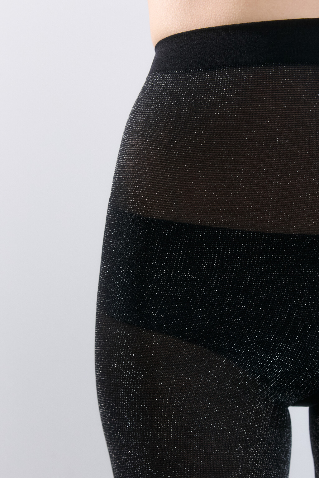 Колготки блестящие с люрексом - цвет черный - 2