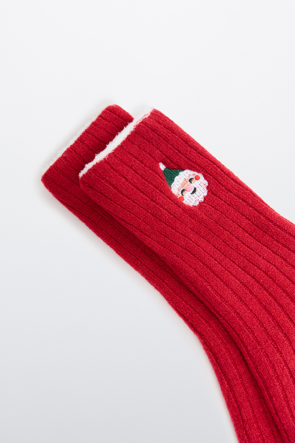 Носки высокие с новогодней вышивкой - цвет красный - 2