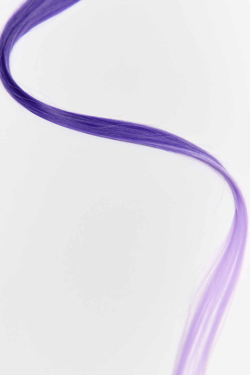 Заколка с цветной прядью волос - цвет черный - 2