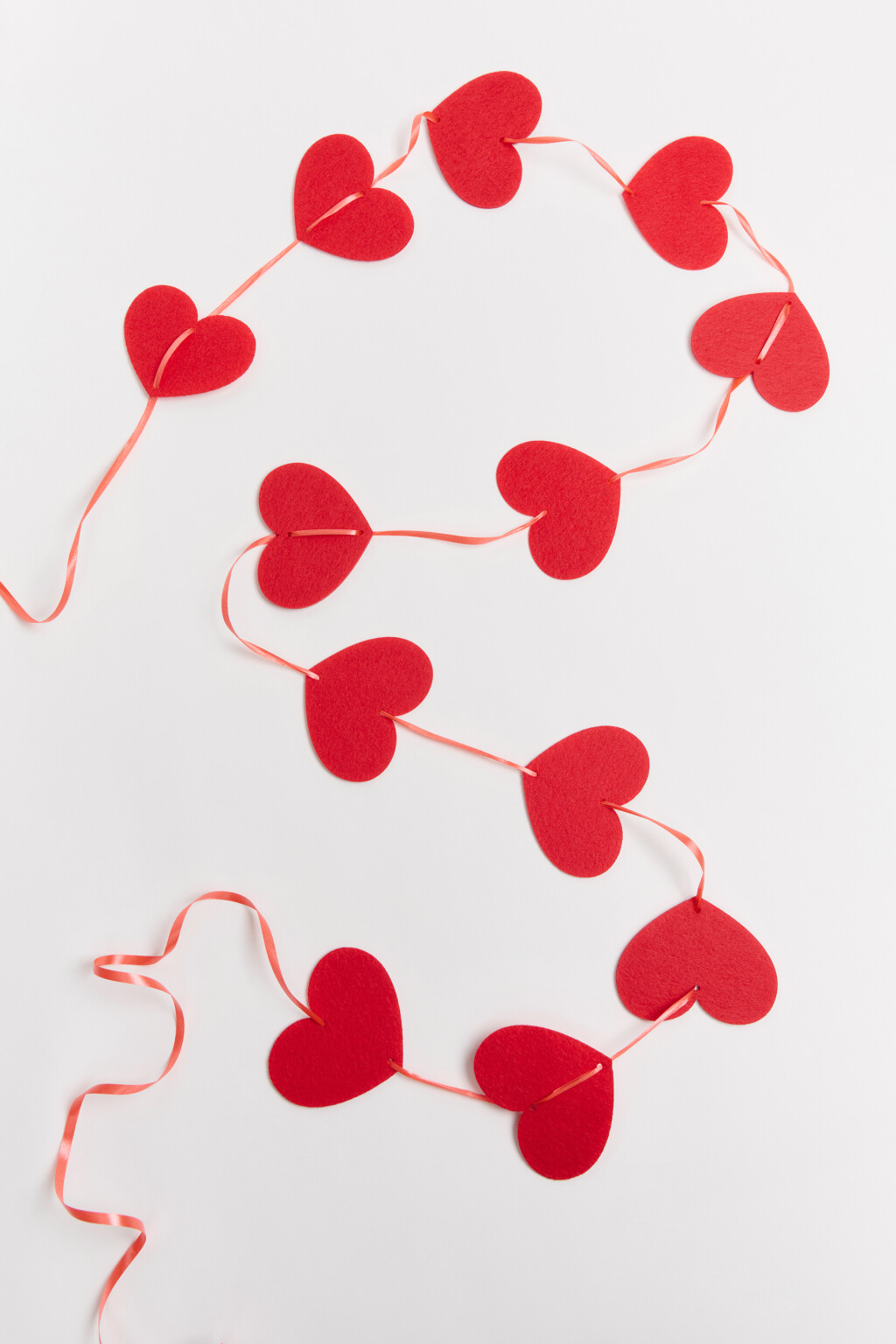 Гирлянда бумажная с сердечками - цвет красный - 2