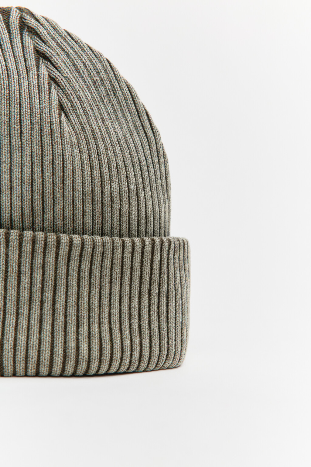 Шапка-бини вязаная в рубчик - цвет зеленый - 4