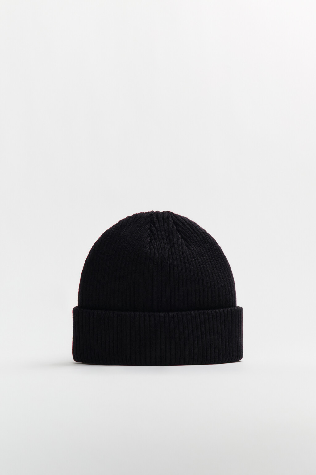 Шапка-бини вязаная в рубчик - цвет черный - 3