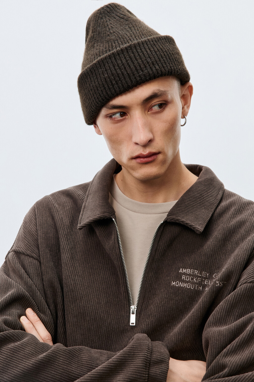 Шапка-бини вязаная в рубчик - цвет коричневый - 2