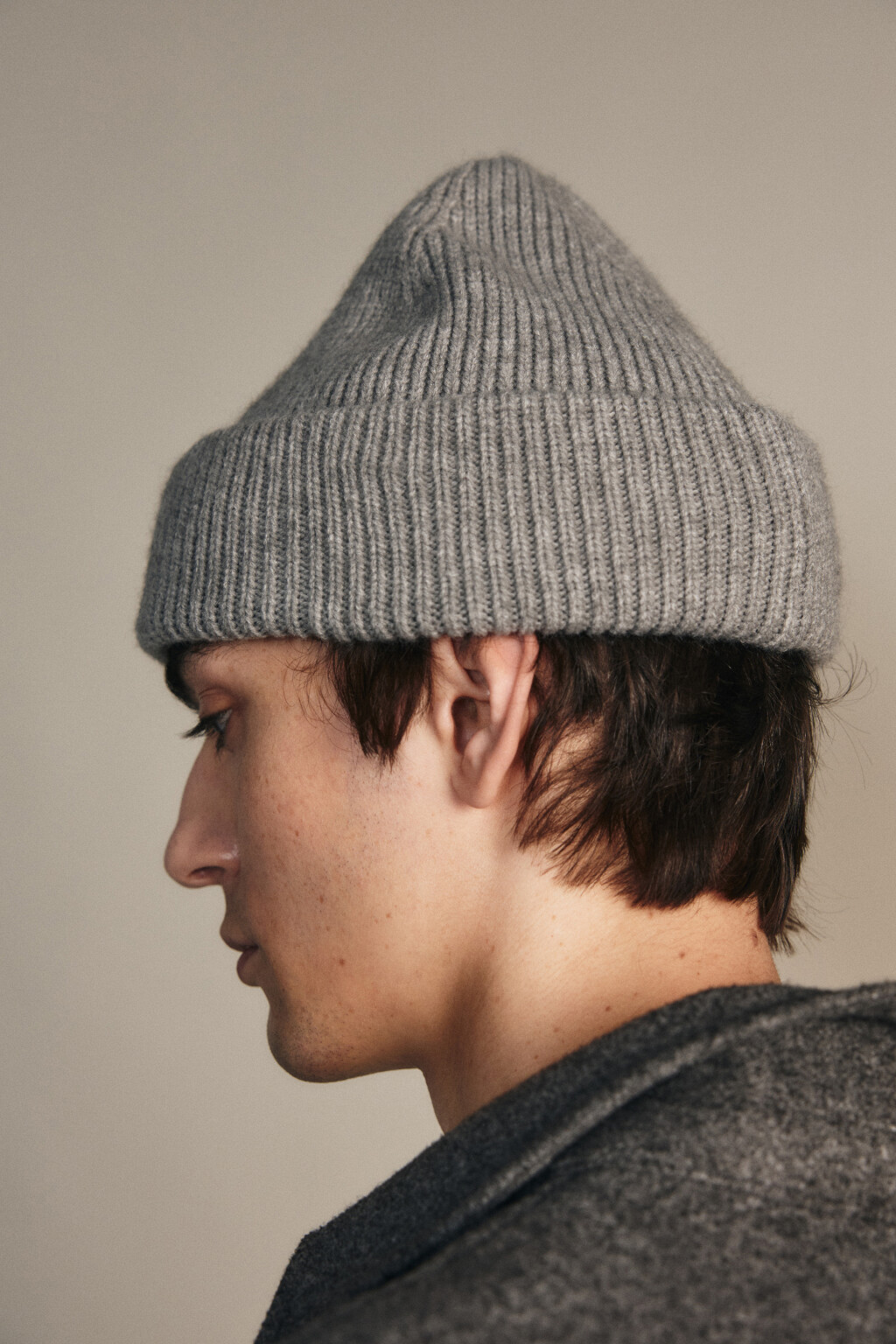 Шапка-бини вязаная в рубчик - цвет серый - 6