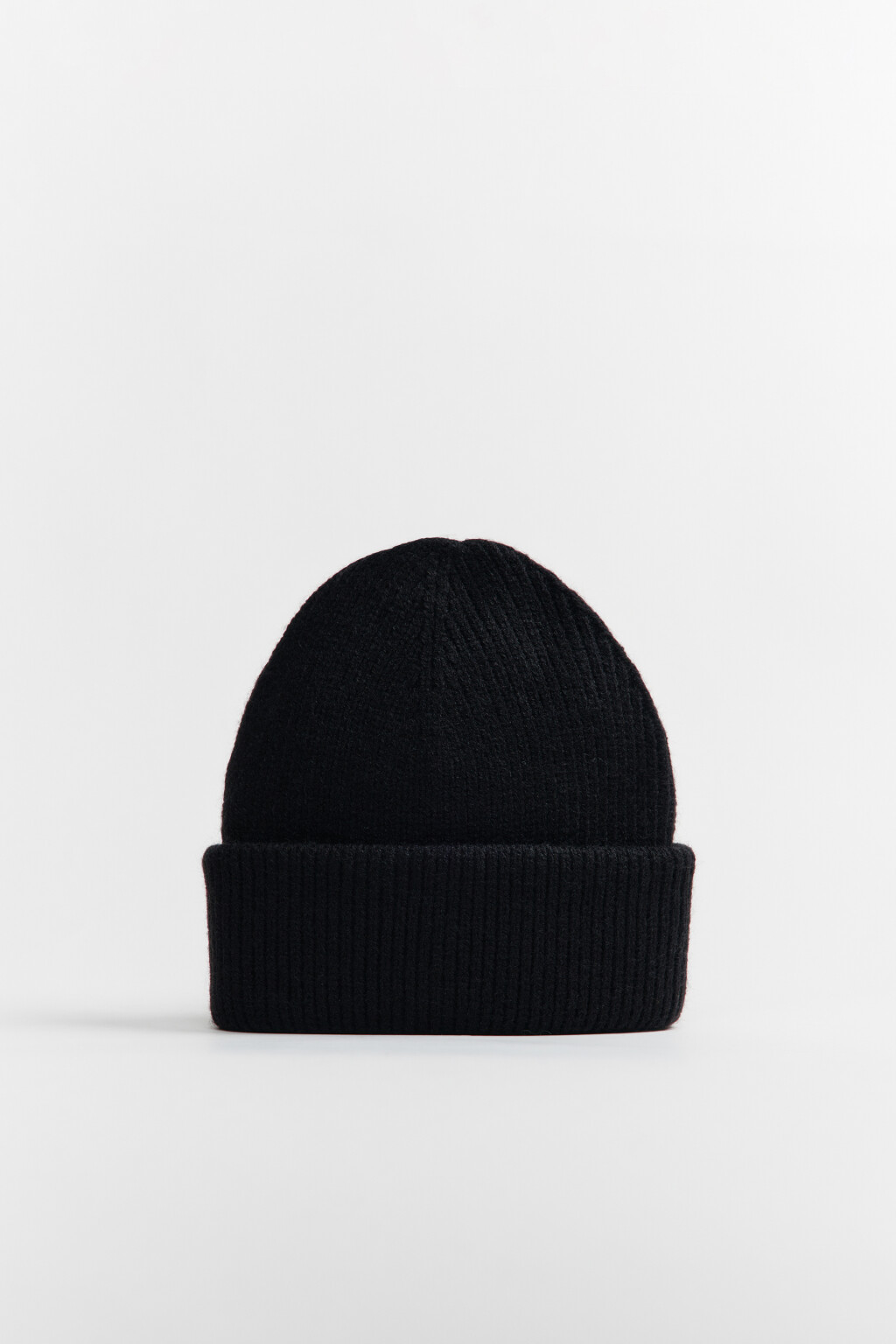 Шапка-бини вязаная в рубчик - цвет черный - 4
