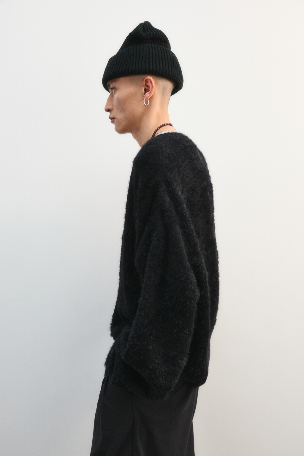 Шапка-бини вязаная в рубчик - цвет черный - 3