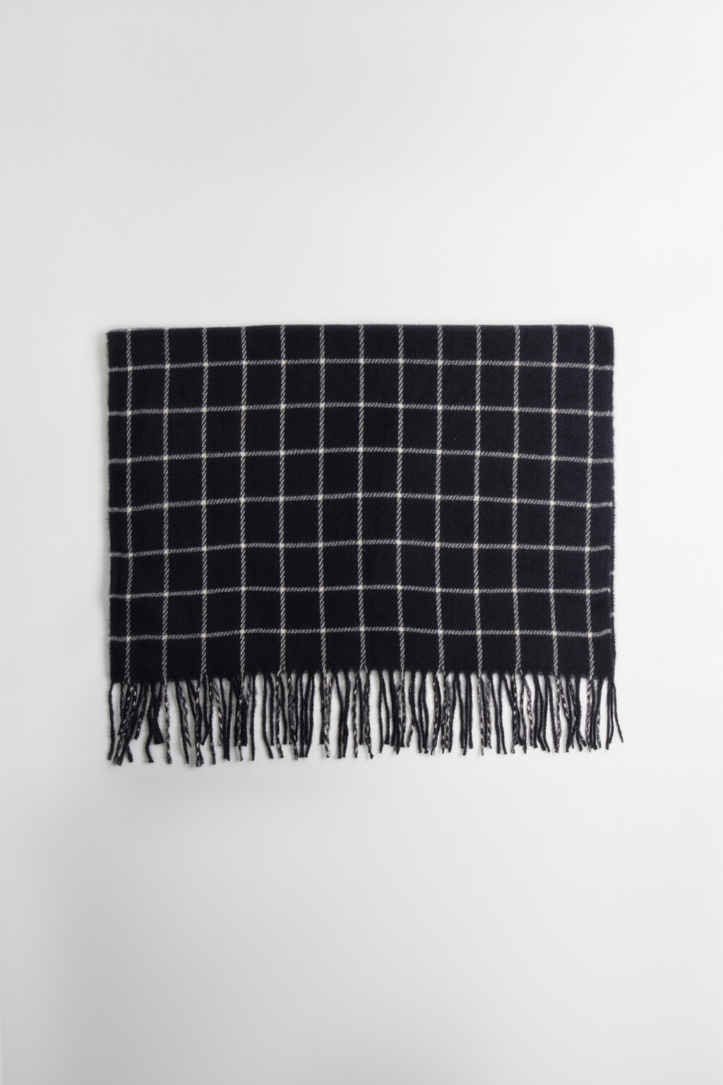 Шарф тонкий в клетку - цвет черный - 3