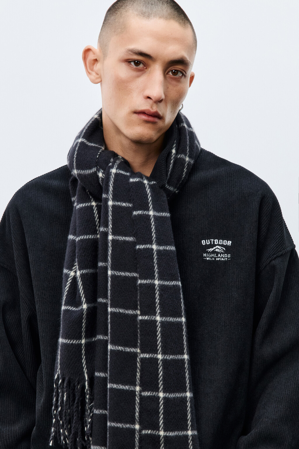 Шарф тонкий в клетку - цвет черный - 1