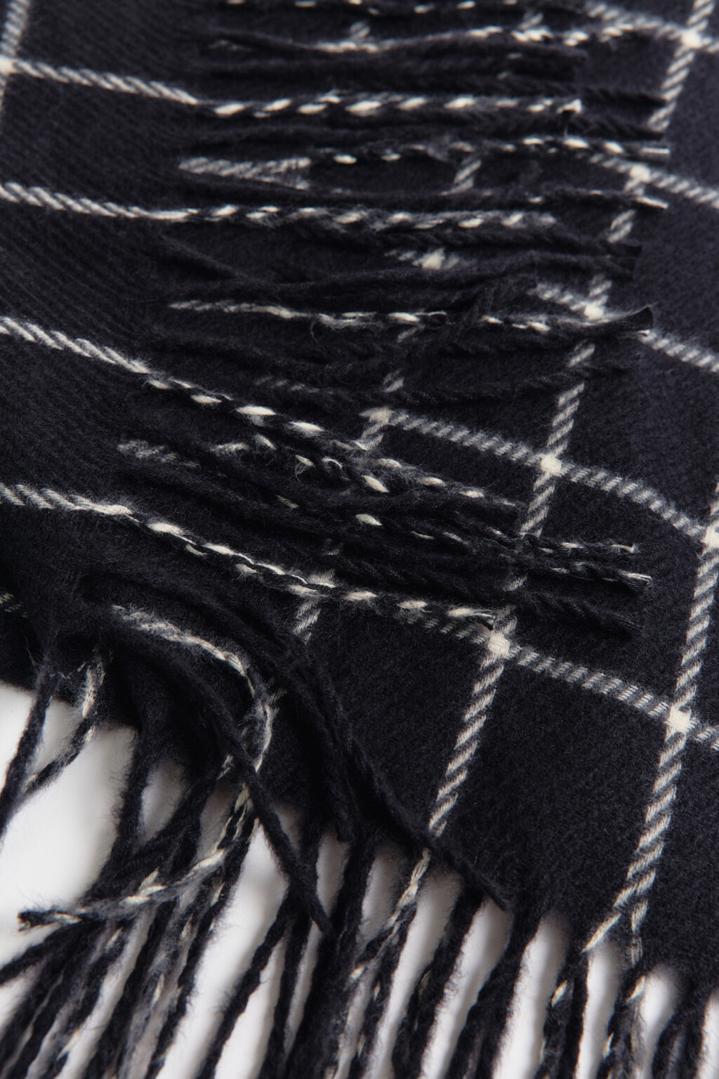 Шарф тонкий в клетку - цвет черный - 4