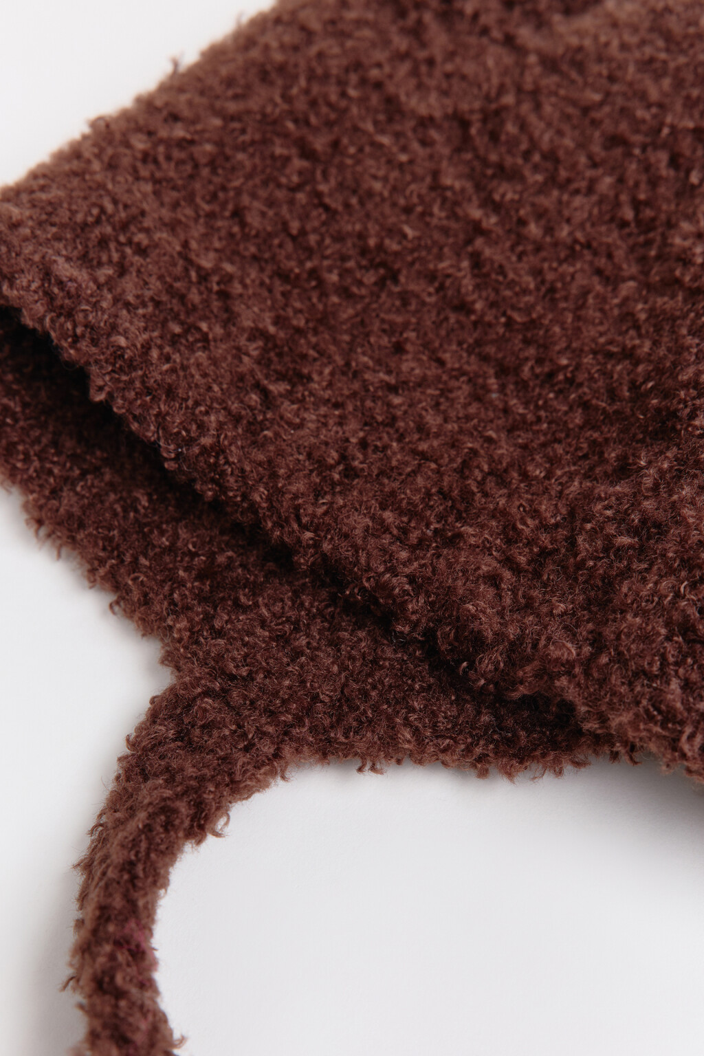 Шапка-чепчик плюшевая с завязками - цвет коричневый - 3