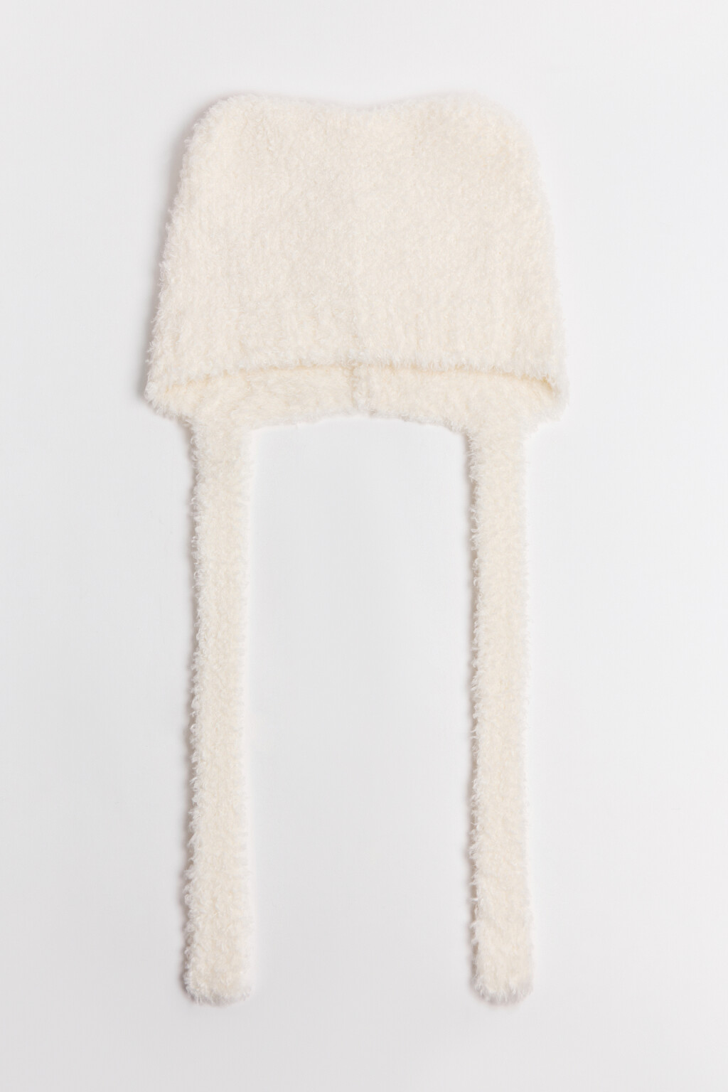 Шапка-чепчик плюшевая с завязками - цвет молочный - 1