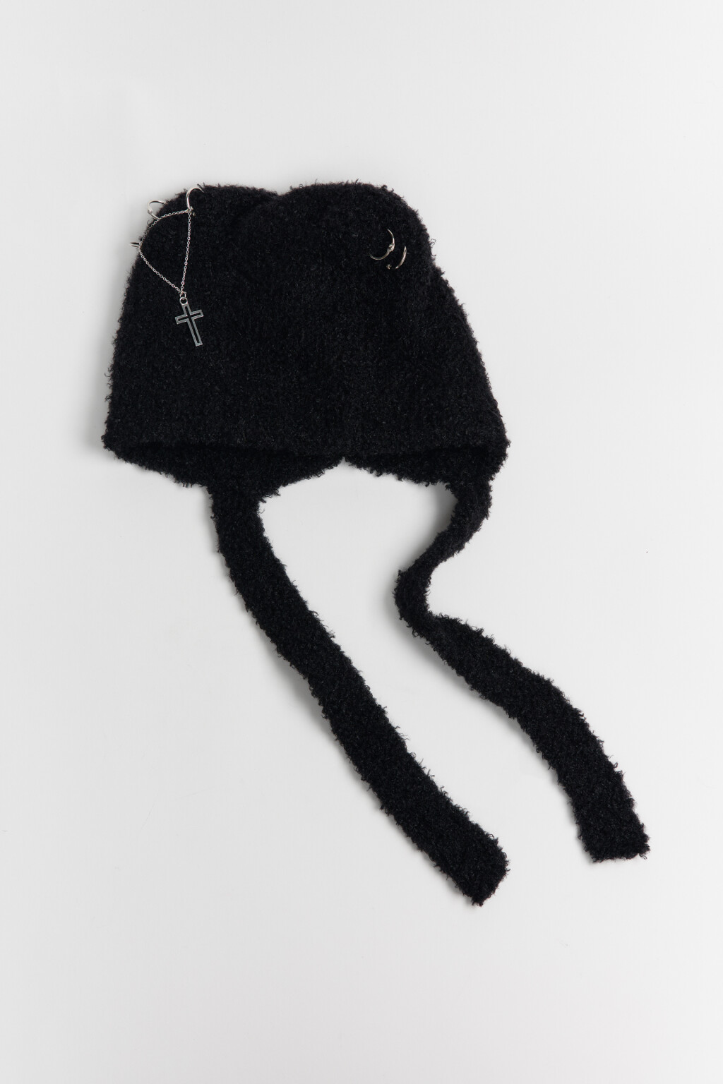 Шапка-чепчик с пирсингом и цепочкой - цвет черный - 3