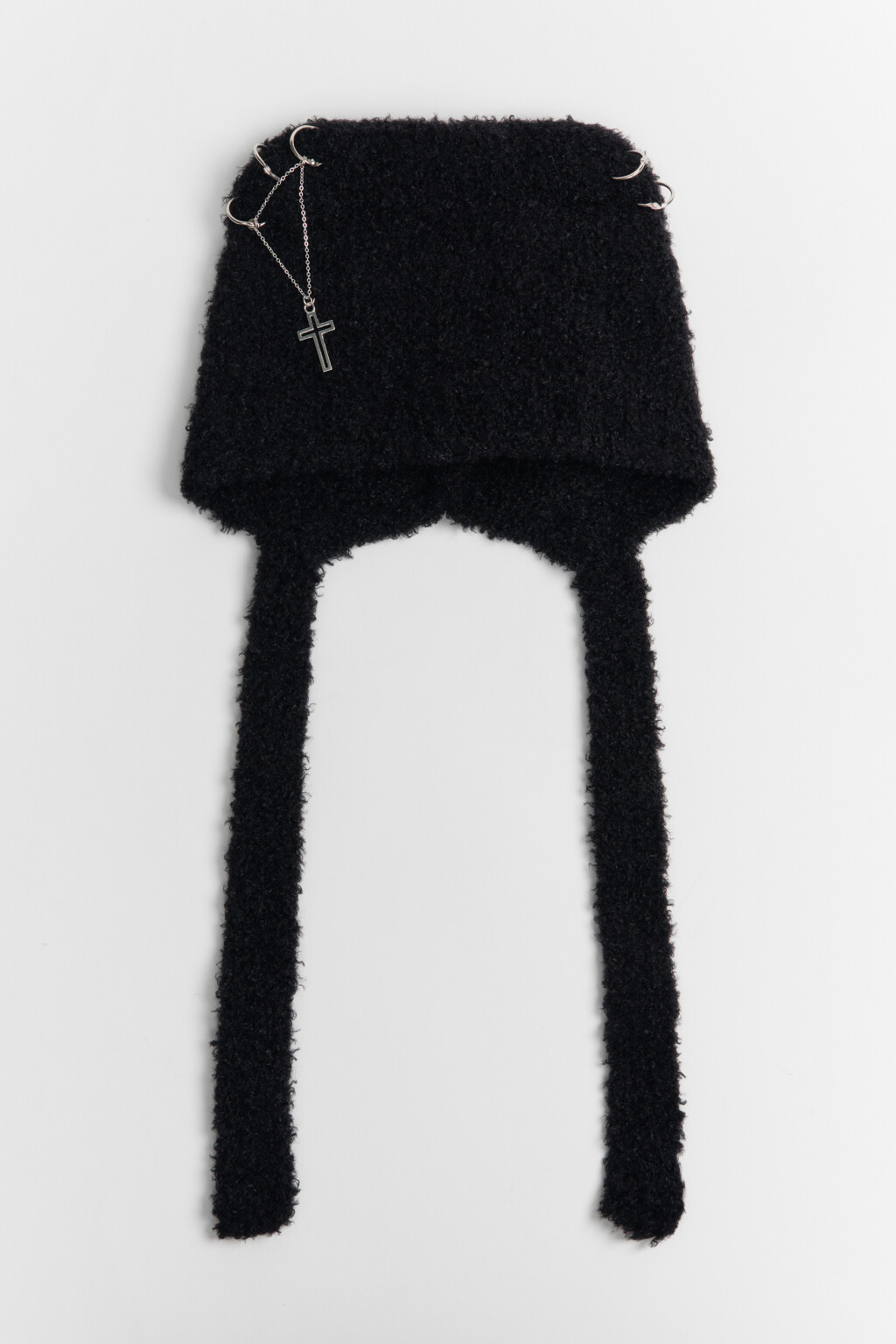 Шапка-чепчик с пирсингом и цепочкой - цвет черный - 4