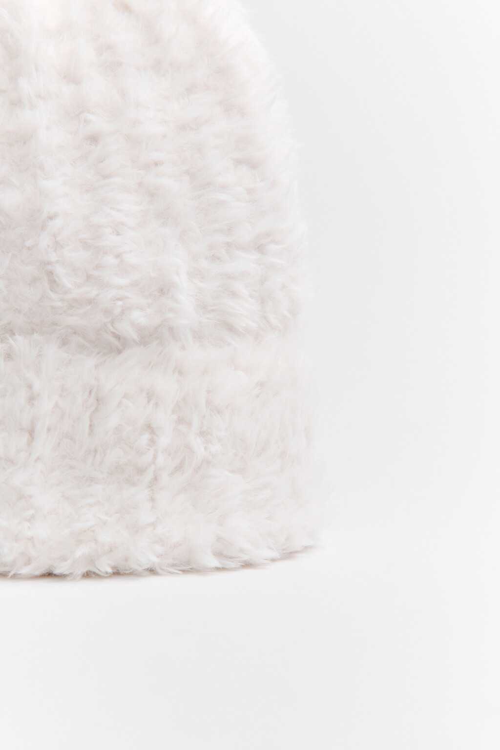 Шапка-бини пушистая с ворсом - цвет молочный - 2
