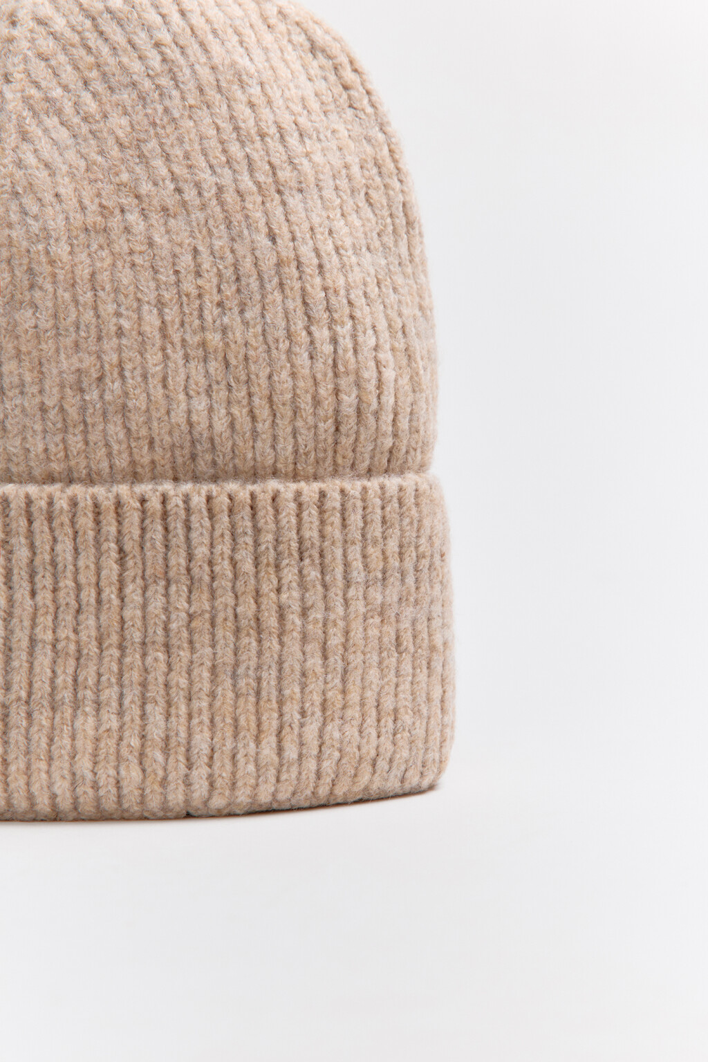 Шапка-бини вязаная в рубчик - цвет бежевый - 2
