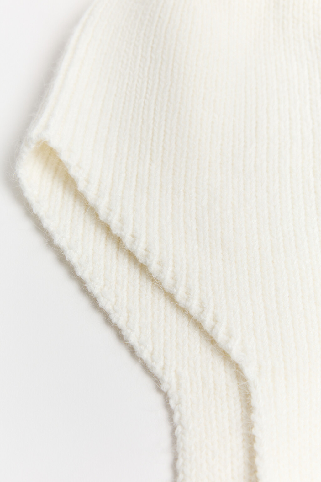 Шапка-чепчик с ангорской шерстью - цвет молочный - 5