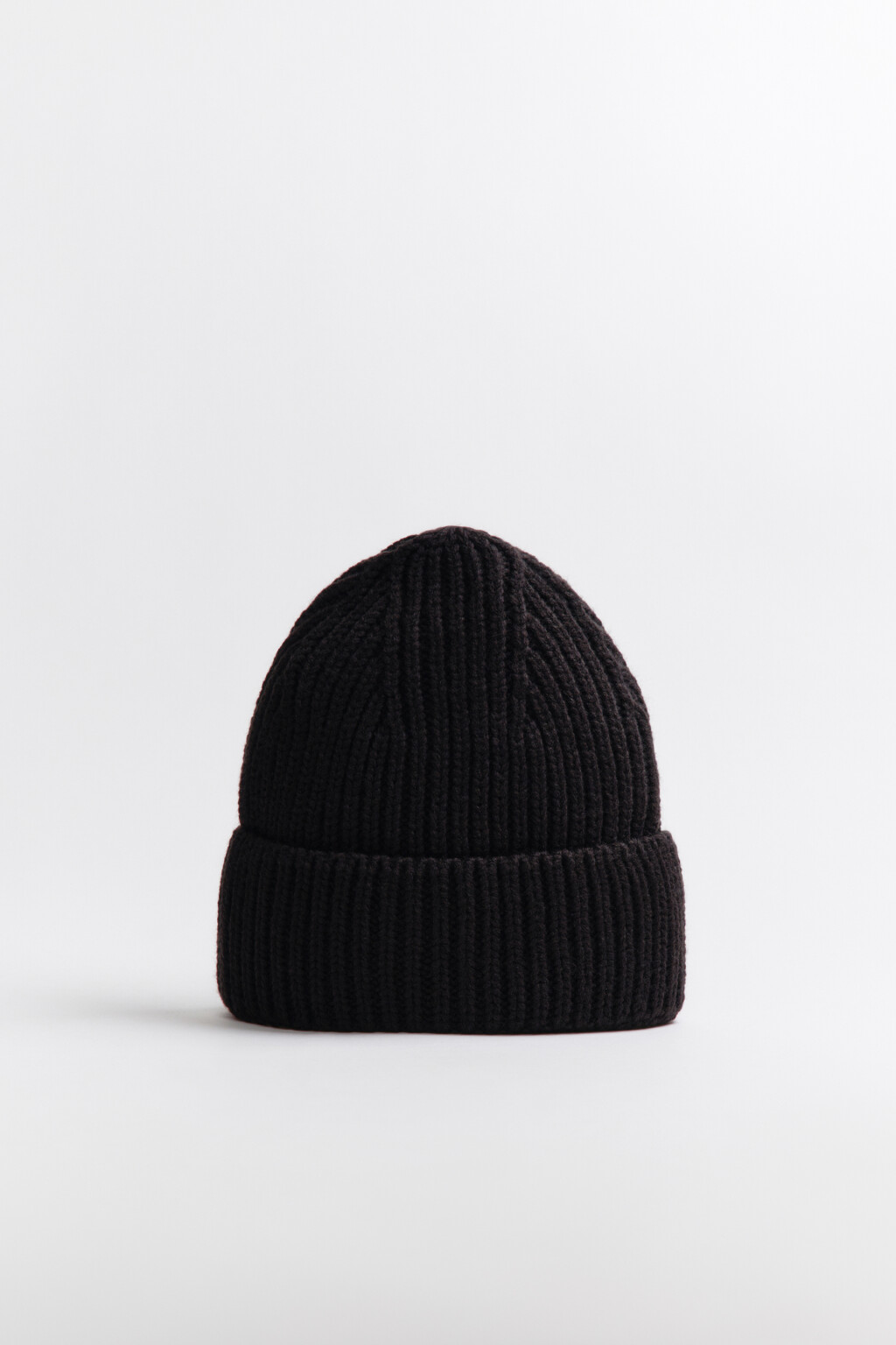 Шапка-бини вязаная в рубчик - цвет черный - 1