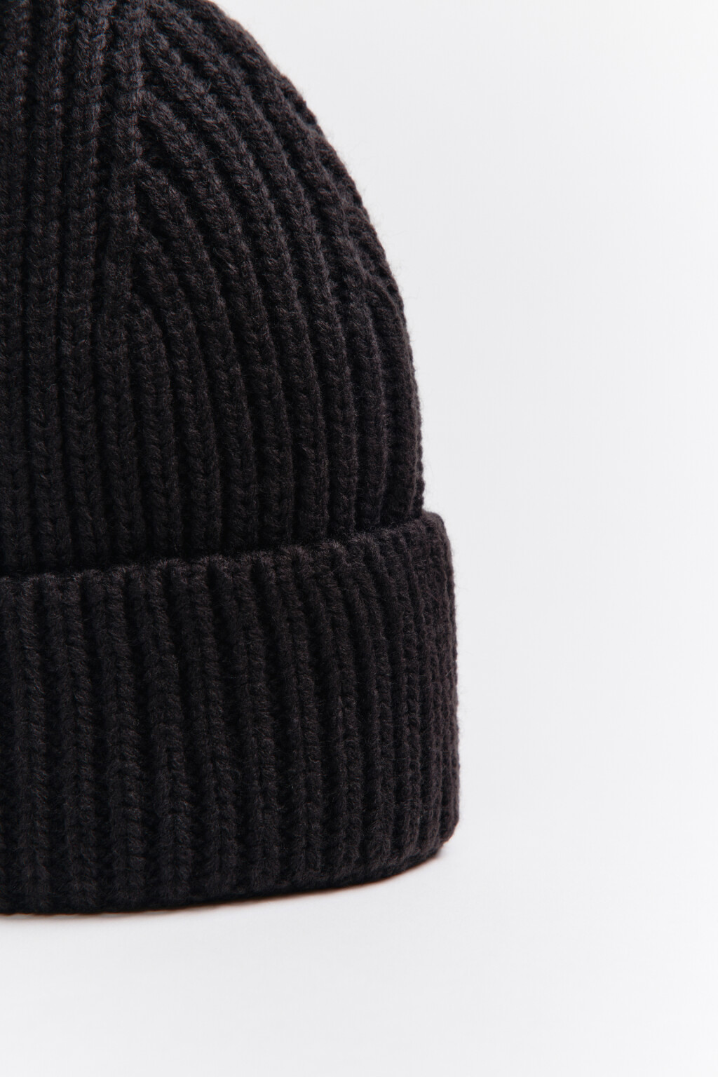 Шапка-бини вязаная в рубчик - цвет черный - 2