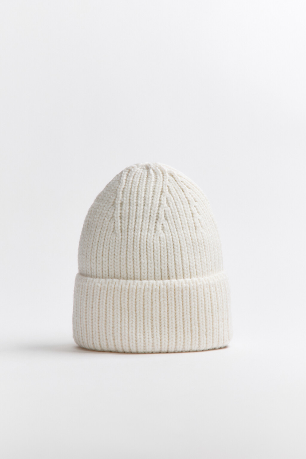 Шапка-бини вязаная в рубчик - цвет молочный - 1