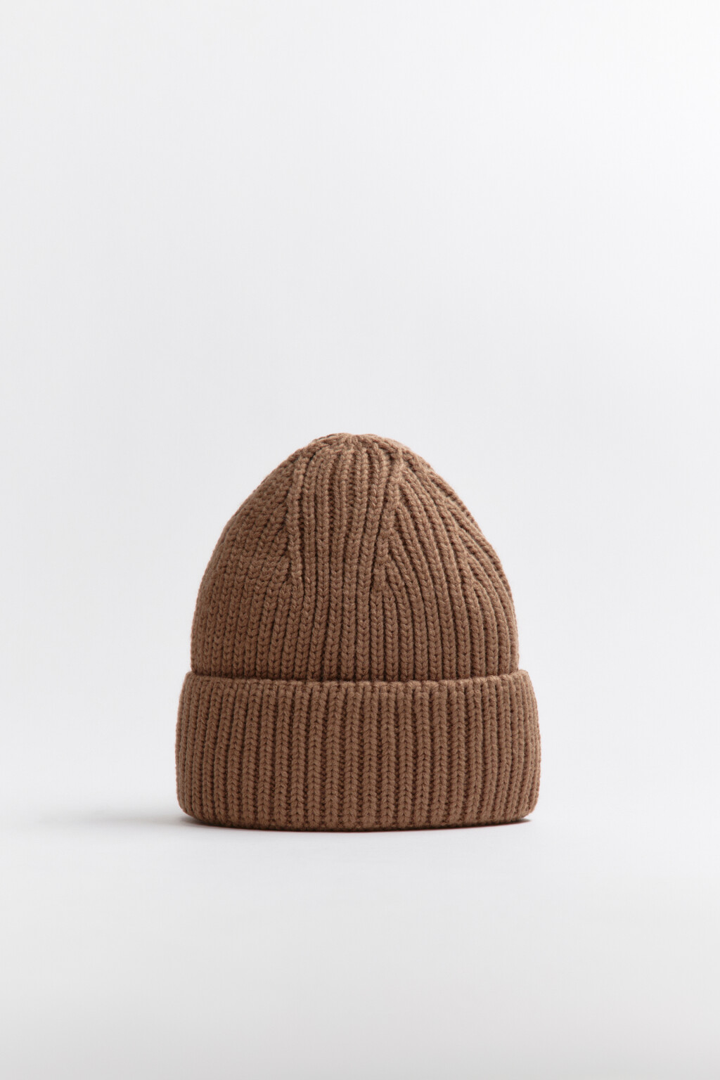Шапка-бини вязаная в рубчик - цвет коричневый - 1