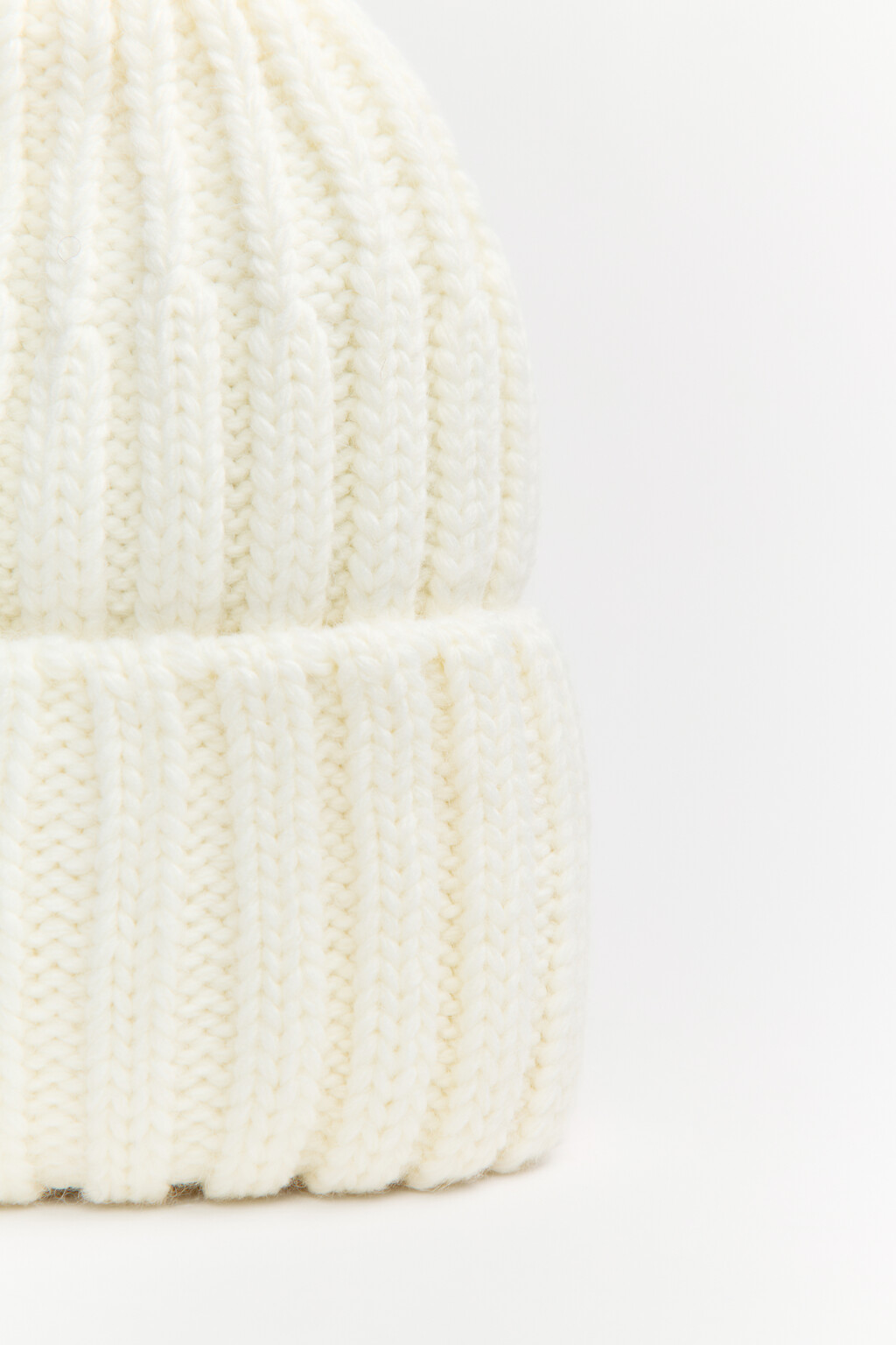 Шапка-бини вязаная утепленная - цвет молочный - 2
