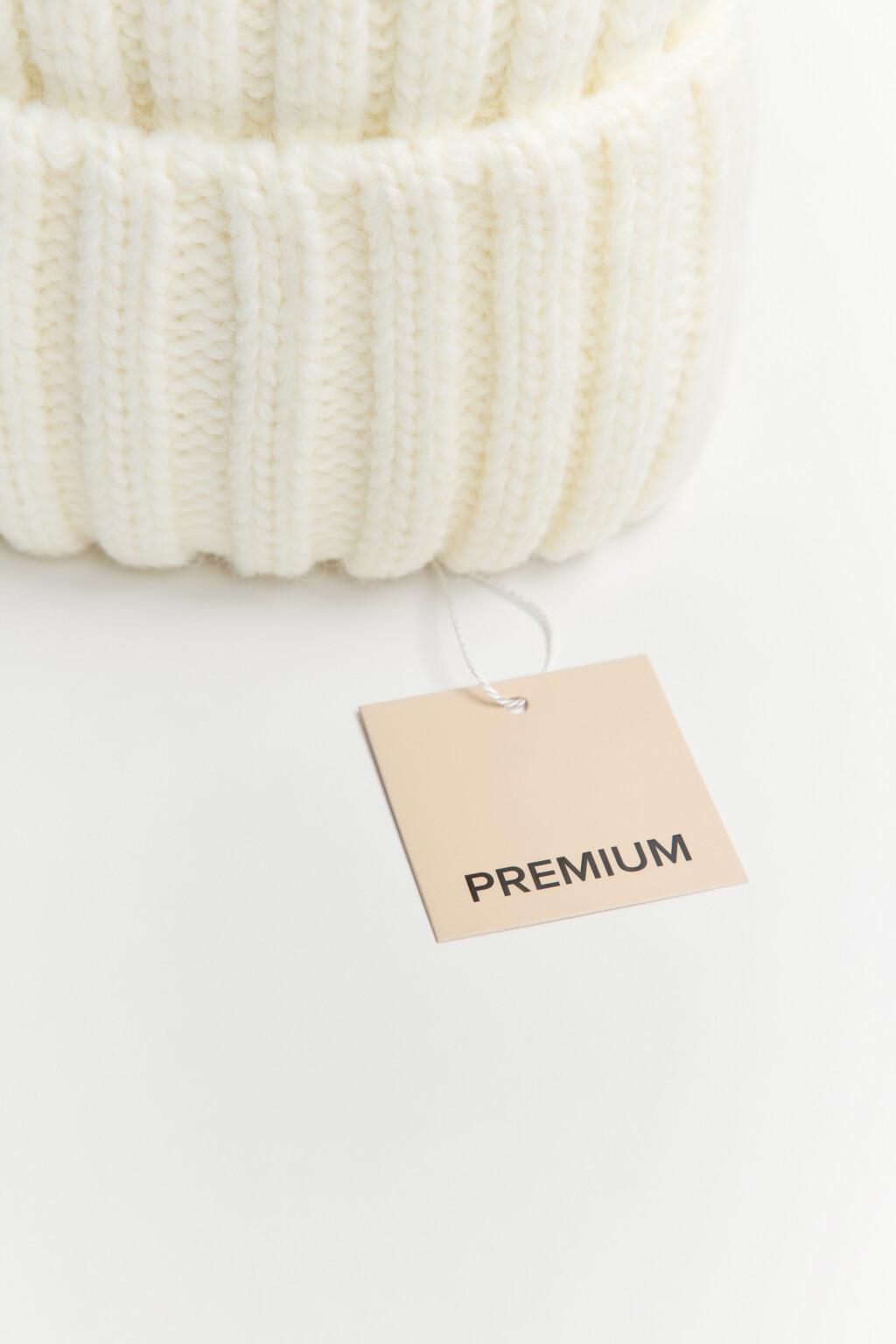 Шапка-бини вязаная утепленная - цвет молочный - 3